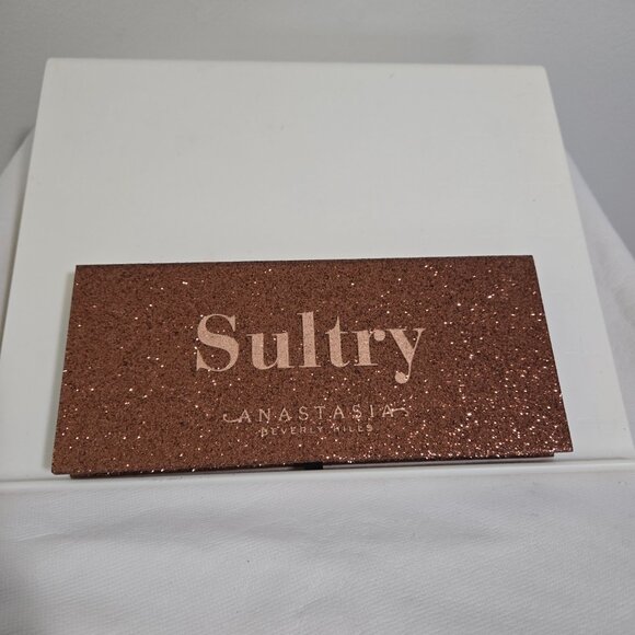 Anastasia Beverly Hills Sultry Eyeshadow Palette - Picture 2 of 4